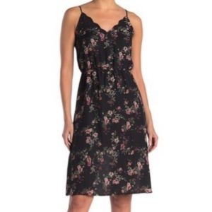 Socialite Scallop Floral Dress
